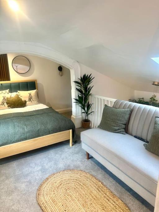 Cosy Stylish Studio Apartment โทรว์บริดจ์ ภายนอก รูปภาพ
